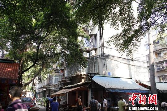 圖為煤氣爆燃民房。 朱柳融 攝