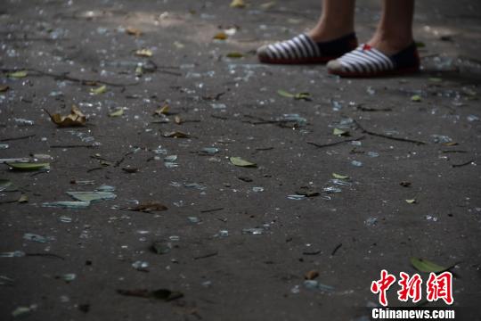 圖為煤氣爆燃民房。 朱柳融 攝